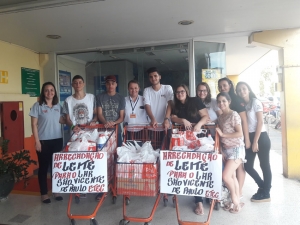 Arrecadação voluntária de 350 litros de leite no Supermercado Palomax (São Lourenço) para doação a entidade assistencial de Matão, Lar São Vicente de Paulo.(2017)